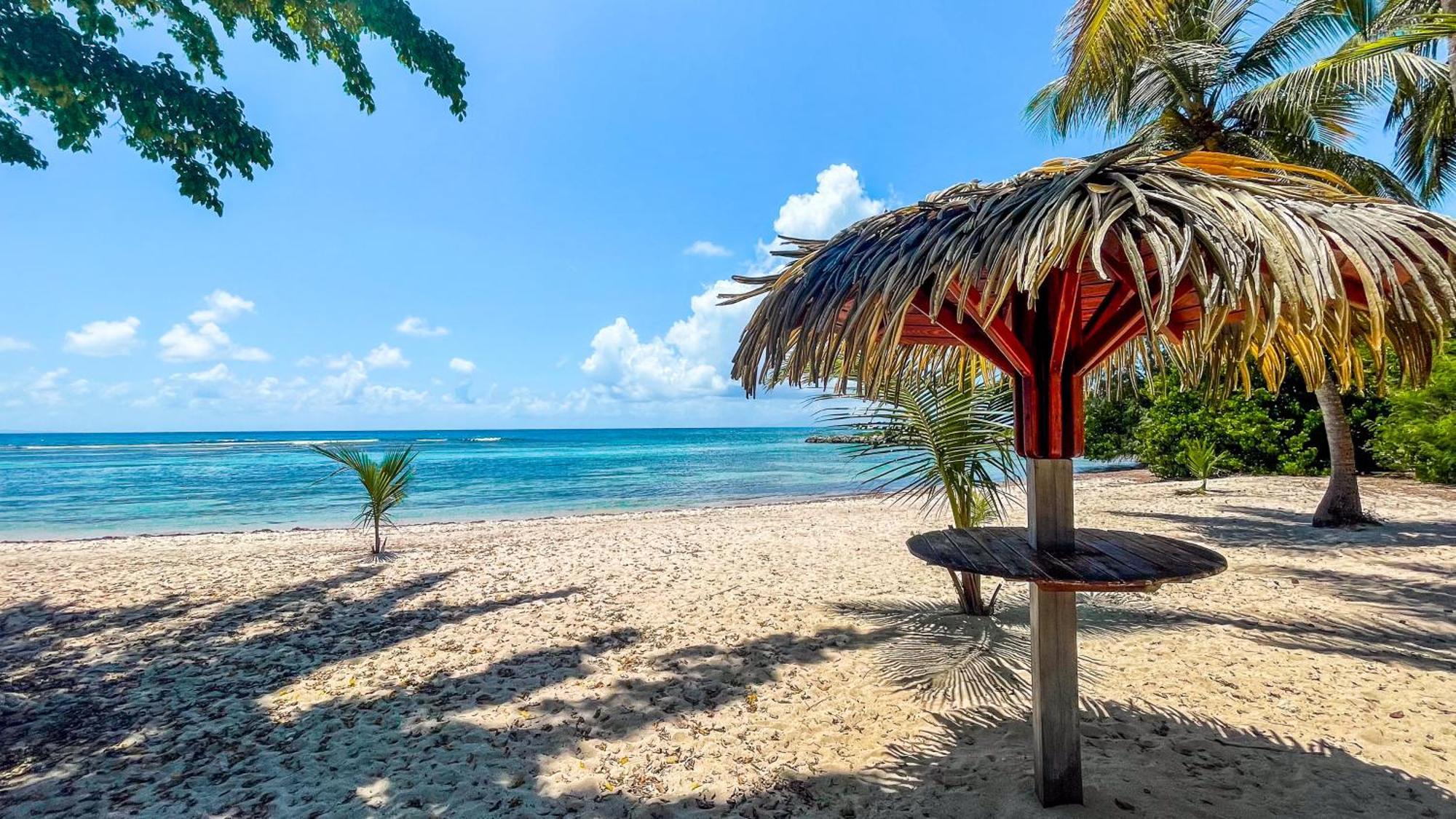 Anse Des Rochers Saint-Francois  Exterior photo